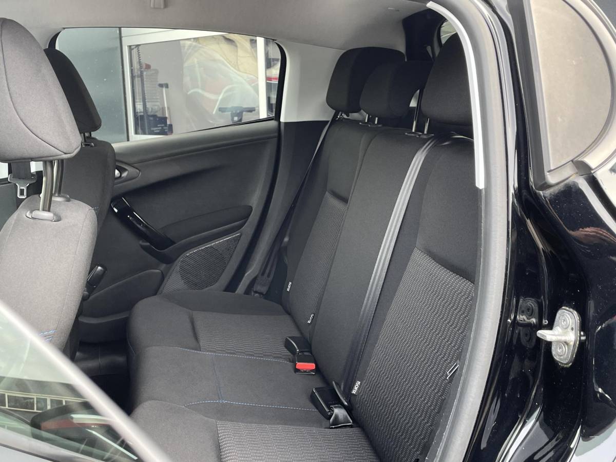 Peugeot 208 Peugeot 208 1.2 PureTech Signature – Navigatie – Parkeersensoren – Apple Carplay/Android Auto