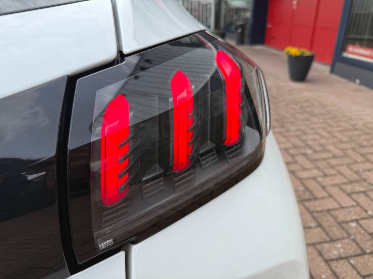 Peugeot 208 Peugeot 208 1.2 PureTech GT-Line | Pano | 3D-Cockpit |LED |