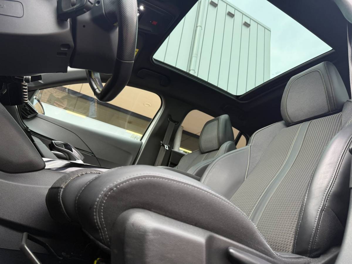 Peugeot 208 Peugeot 208 1.2 PureTech GT-Line | Pano | 3D-Cockpit |LED |