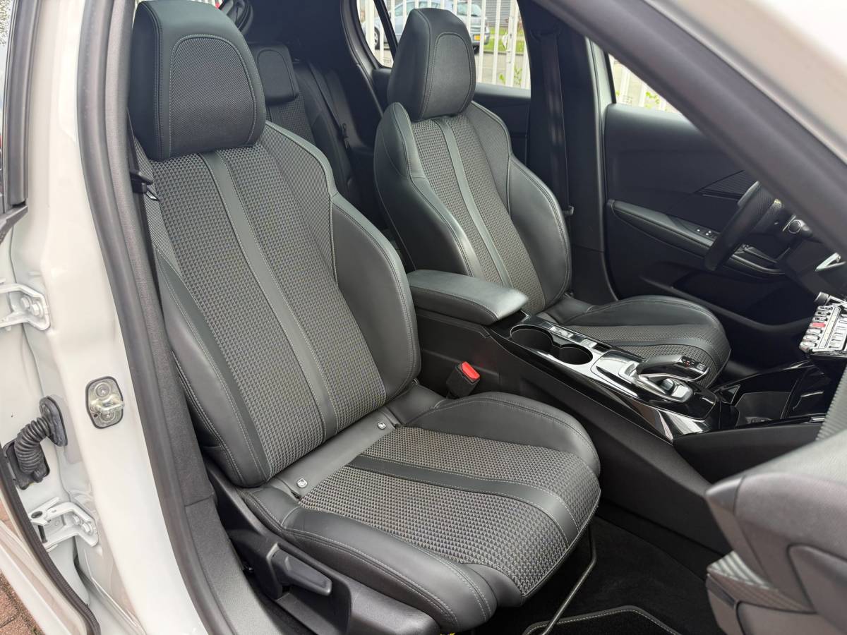 Peugeot 208 Peugeot 208 1.2 PureTech GT-Line | Pano | 3D-Cockpit |LED |