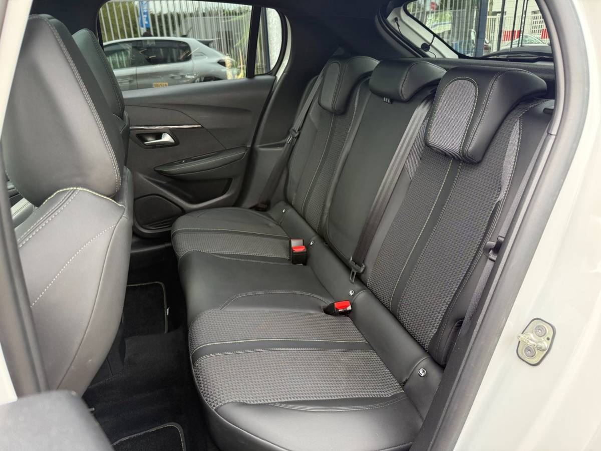 Peugeot 208 Peugeot 208 1.2 PureTech GT-Line | Pano | 3D-Cockpit |LED |