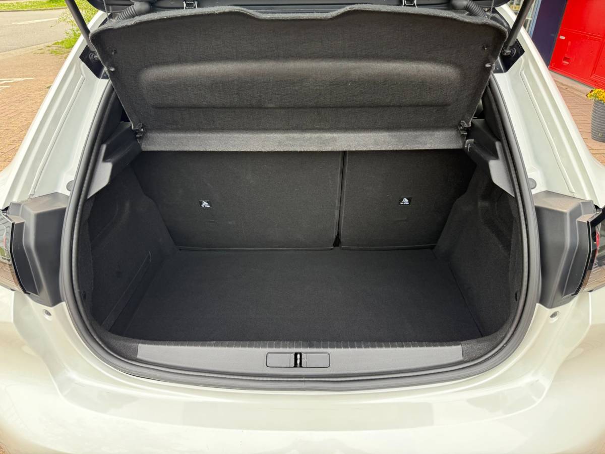 Peugeot 208 Peugeot 208 1.2 PureTech GT-Line | Pano | 3D-Cockpit |LED |