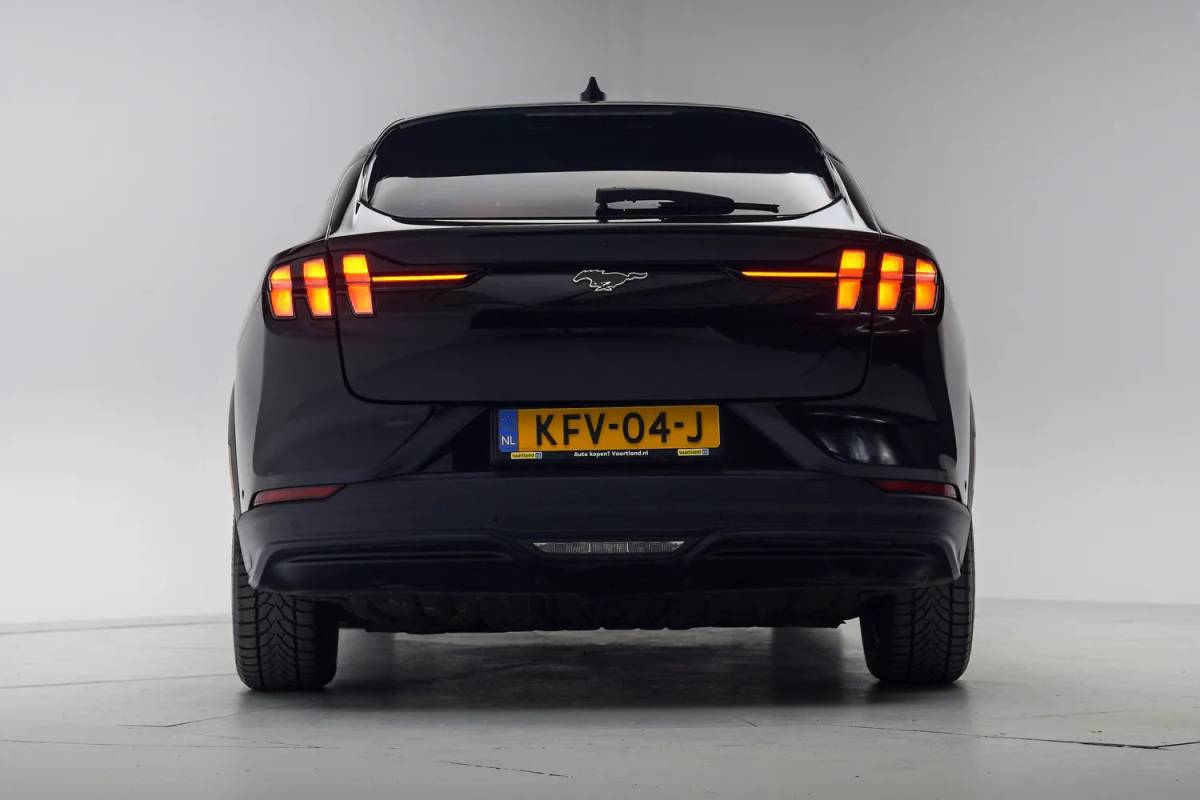 Ford Mustang Mach-E Ford Mustang Mach-E 98 kWh Extended RWD 3-Fase [ B&O Leder Navi Apple / Android Stoelverwarming ]