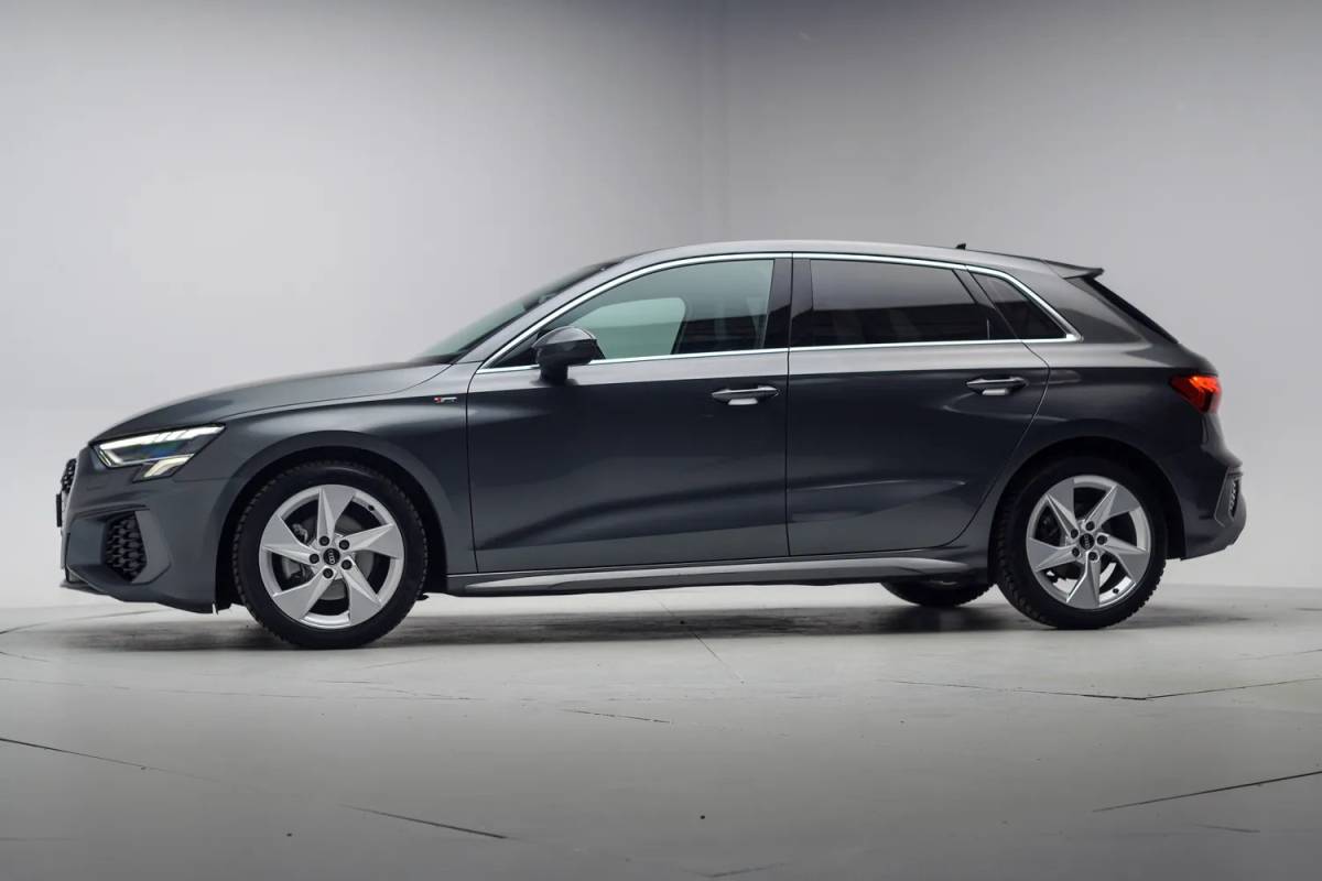 Audi A3 Audi A3 30 TFSI Sportback S Line edition Aut. [ Apple / Android  Half-leder cruise Full LED Navi Virtual ]