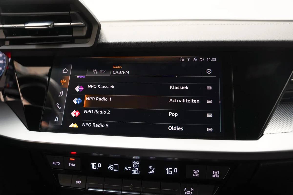 Audi A3 Audi A3 30 TFSI Sportback S Line edition Aut. [ Apple / Android  Half-leder cruise Full LED Navi Virtual ]