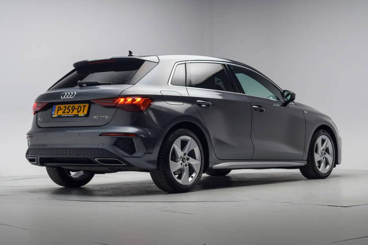 Audi A3 Audi A3 30 TFSI Sportback S Line edition Aut. [ Apple / Android  Half-leder cruise Full LED Navi Virtual ]