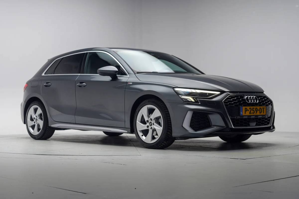 Audi A3 Audi A3 30 TFSI Sportback S Line edition Aut. [ Apple / Android  Half-leder cruise Full LED Navi Virtual ]