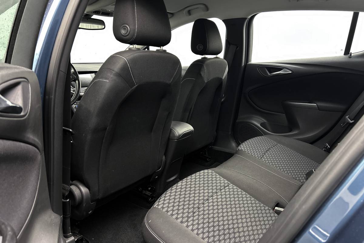 Opel Astra Opel Astra 1.0 Online Edition | Camera | Cruise control | Apple Carplay | Navigatie | Airco