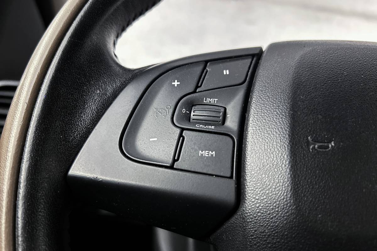 Citroën C4 Cactus Citroën C4 Cactus 1.2 PureTech Business | Trekhaak | Airco | Cruise control | Parkeersensoren