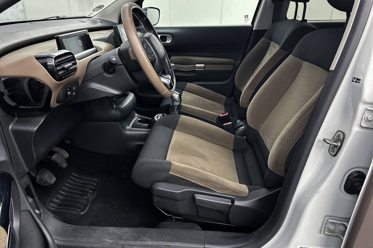 Citroën C4 Cactus Citroën C4 Cactus 1.2 PureTech Business | Trekhaak | Airco | Cruise control | Parkeersensoren