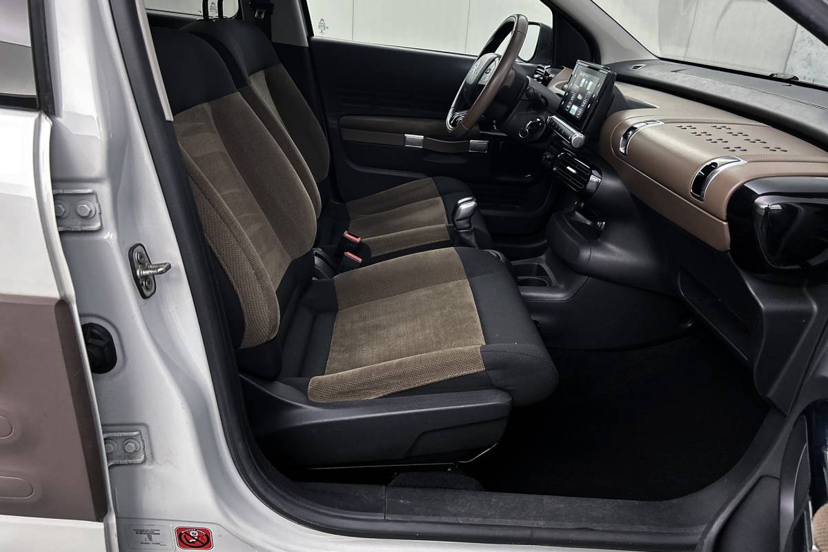 Citroën C4 Cactus Citroën C4 Cactus 1.2 PureTech Business | Trekhaak | Airco | Cruise control | Parkeersensoren