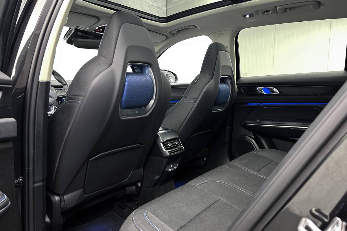 Lynk & Co 01 Lynk & Co 01 1.5 | Panoramadak | Rondomzicht camera | Stoelverwarming | Adaptieve cruise control