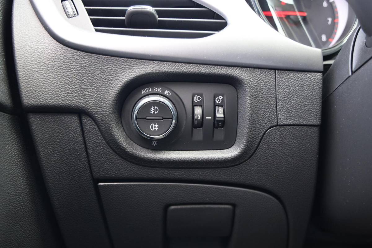 Opel Astra Opel Astra 1.2 Edition|Cruise control|Camera|Navi|