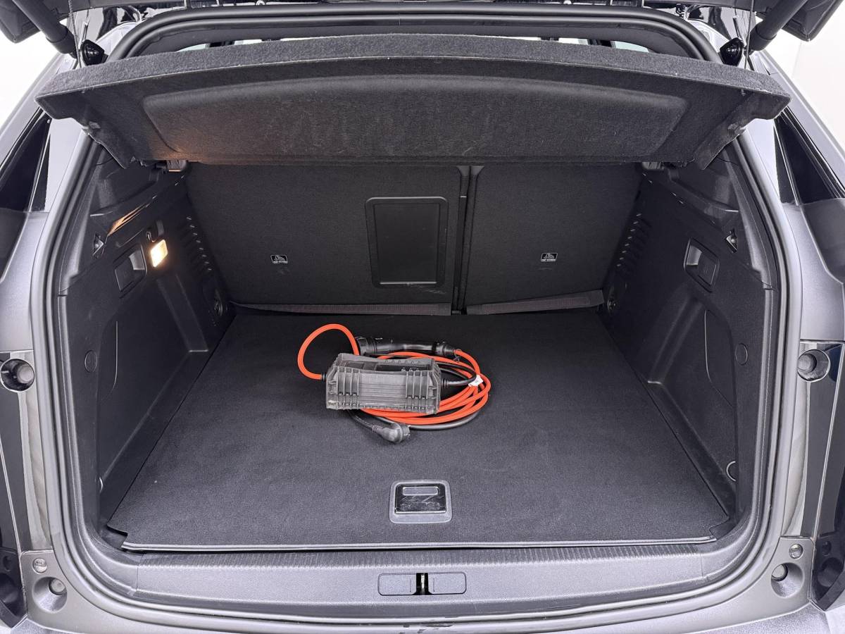 Peugeot 3008 Peugeot 3008 1.6 HYbrid 225 GT Pack Business PANO | BLACK PACK | FOCAL AUDIO | CAMERA | CRUISE CONTROLE | ELEK. ACHTERKLEP | STOELVERWARMING | RIJKLAAR + 12 MND BOVAG GARANTIE |