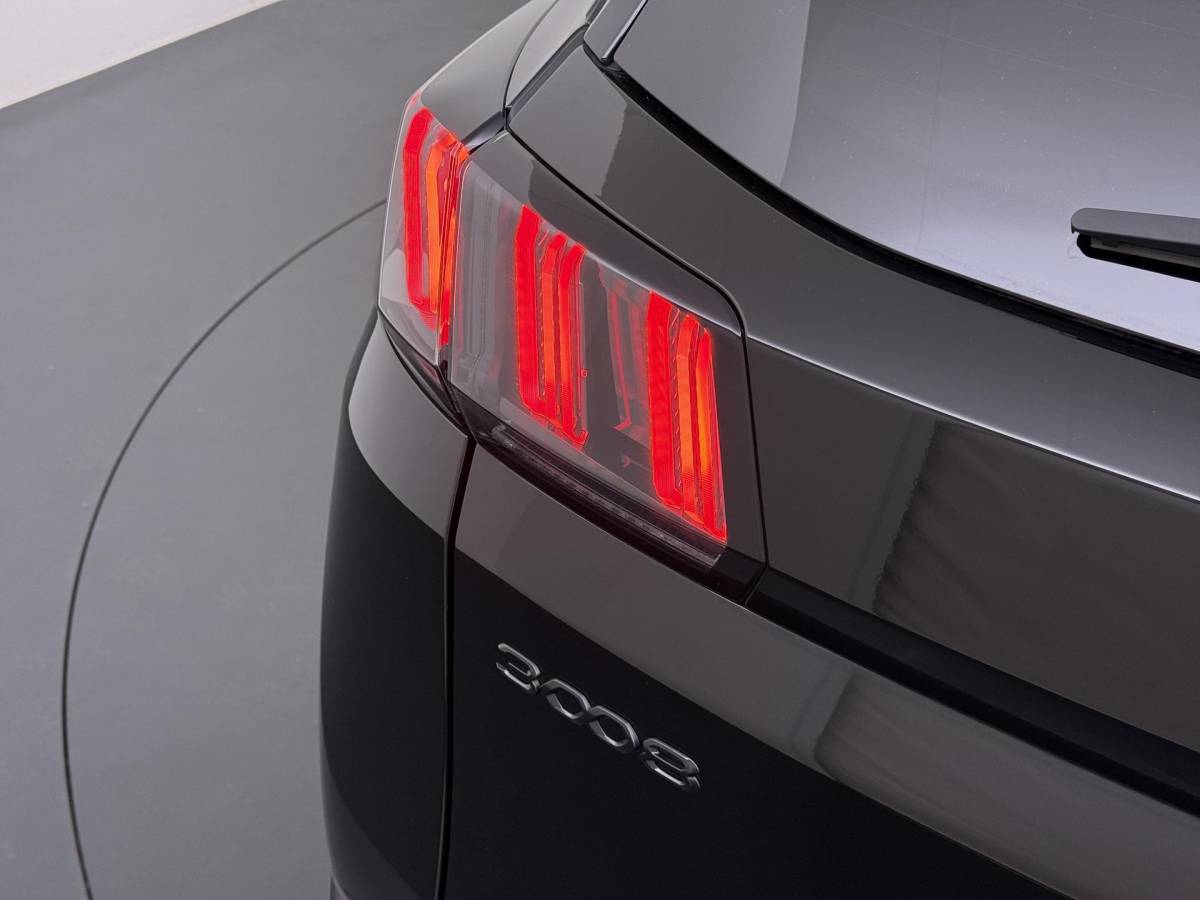 Peugeot 3008 Peugeot 3008 1.6 HYbrid 225 GT Pack Business PANO | BLACK PACK | FOCAL AUDIO | CAMERA | CRUISE CONTROLE | ELEK. ACHTERKLEP | STOELVERWARMING | RIJKLAAR + 12 MND BOVAG GARANTIE |
