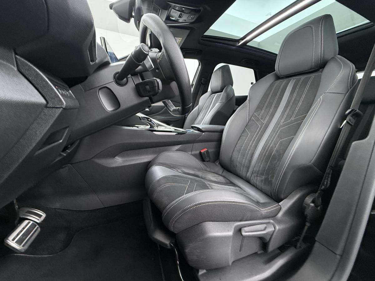 Peugeot 3008 Peugeot 3008 1.6 HYbrid 225 GT Pack Business PANO | BLACK PACK | FOCAL AUDIO | CAMERA | CRUISE CONTROLE | ELEK. ACHTERKLEP | STOELVERWARMING | RIJKLAAR + 12 MND BOVAG GARANTIE |