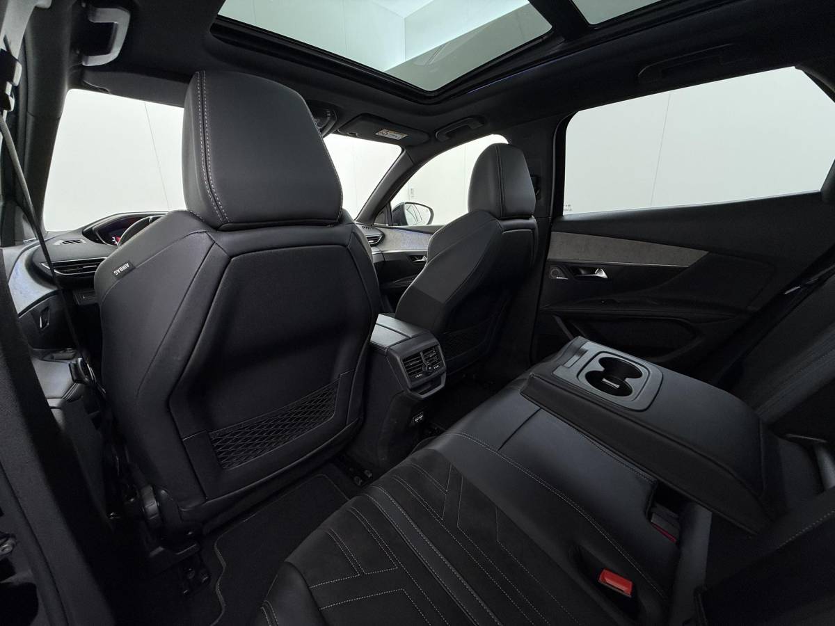 Peugeot 3008 Peugeot 3008 1.6 HYbrid 225 GT Pack Business PANO | BLACK PACK | FOCAL AUDIO | CAMERA | CRUISE CONTROLE | ELEK. ACHTERKLEP | STOELVERWARMING | RIJKLAAR + 12 MND BOVAG GARANTIE |