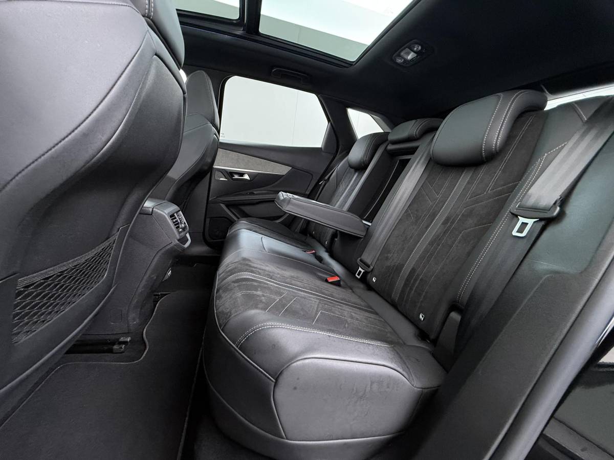 Peugeot 3008 Peugeot 3008 1.6 HYbrid 225 GT Pack Business PANO | BLACK PACK | FOCAL AUDIO | CAMERA | CRUISE CONTROLE | ELEK. ACHTERKLEP | STOELVERWARMING | RIJKLAAR + 12 MND BOVAG GARANTIE |