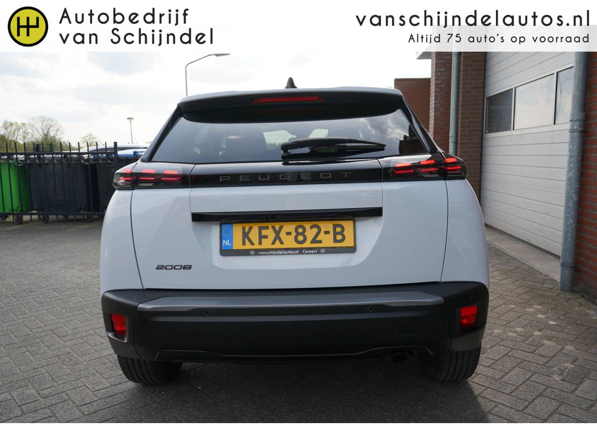 Peugeot 2008 Peugeot 2008 1.2 PureTech 101 pk Allure DIGI COCKPIT – CAMERA – CARPLAY / ANDROID – NAVI – PARKEERSENSOREN V+A – HALF LEDER – 17 INCH LMV – DONKERE HEMEL – CLIMA – CRUISE – BLUETOOTH – LED – DAB+ – RIJSTROOKSENSOR – PRIVACYGLAS