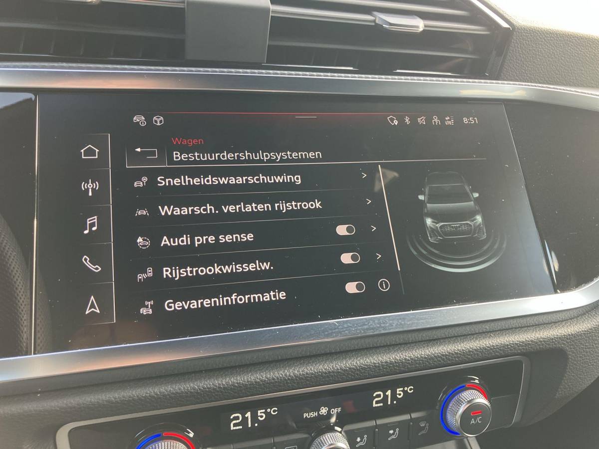Audi Q3 Audi Q3 Sportback 45 TFSIe S Line 180kW/245PK · Panoramadak · Dodehoeksensor · Apple/Android Car Play · Drive select · Leder/Alcantara · 20” ·