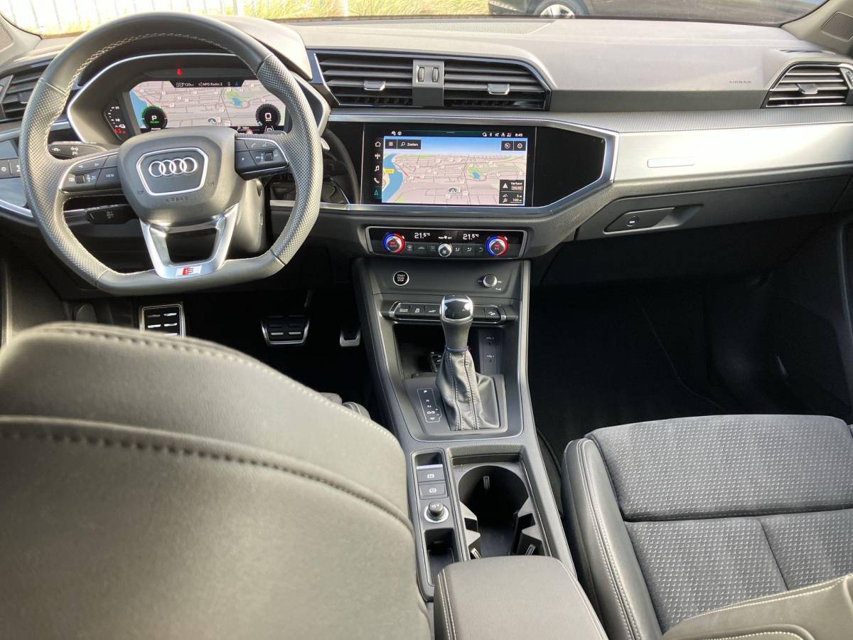 Audi Q3 Audi Q3 Sportback 45 TFSIe S Line 180kW/245PK · Panoramadak · Dodehoeksensor · Apple/Android Car Play · Drive select · Leder/Alcantara · 20” ·