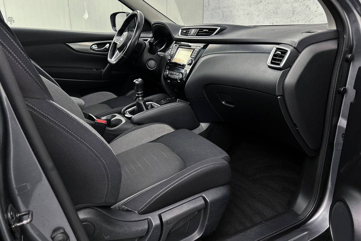 Nissan QASHQAI Nissan Qashqai 1.6 N-Connecta | Trekhaak | Rondomzicht camera | Panoramadak | Cruise control