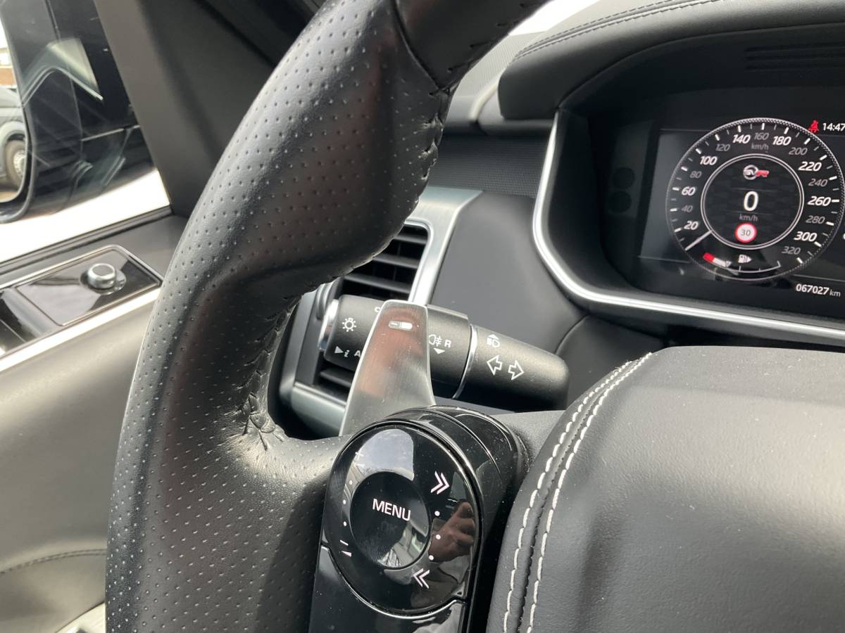 Land Rover Range Rover Sport Land Rover Range Rover Sport 5.0 V8 SC SVR 575 Carbon Santorini Black 22″ Full Package