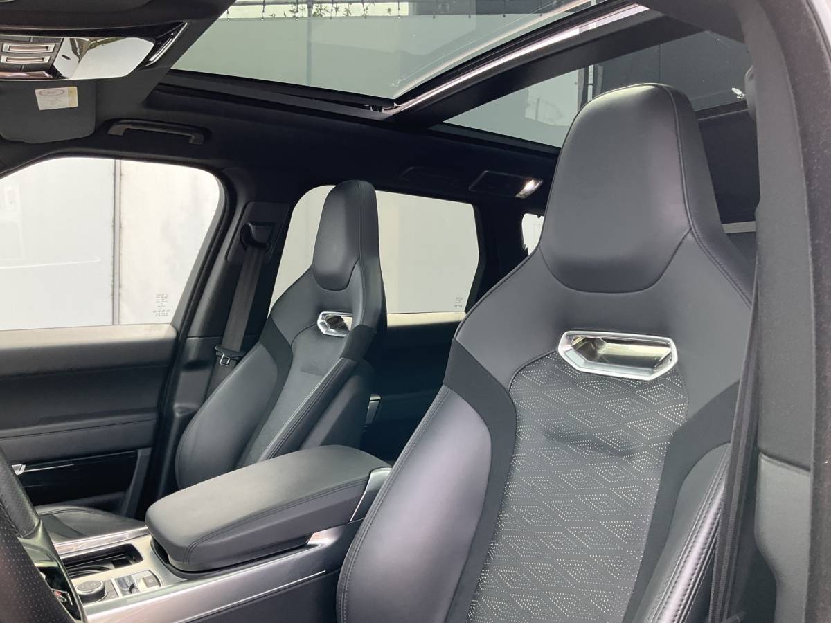 Land Rover Range Rover Sport Land Rover Range Rover Sport 5.0 V8 SC SVR 575 Carbon Santorini Black 22″ Full Package