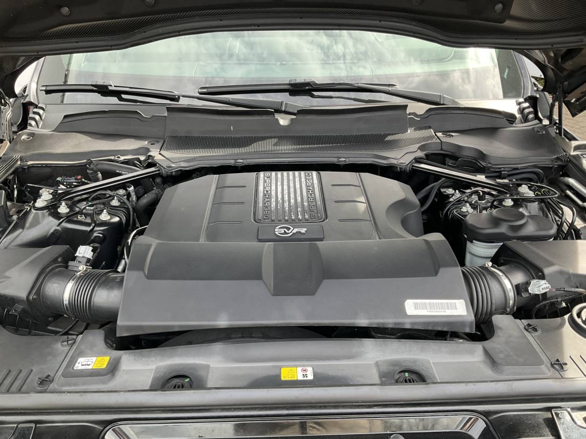 Land Rover Range Rover Sport Land Rover Range Rover Sport 5.0 V8 SC SVR 575 Carbon Santorini Black 22″ Full Package