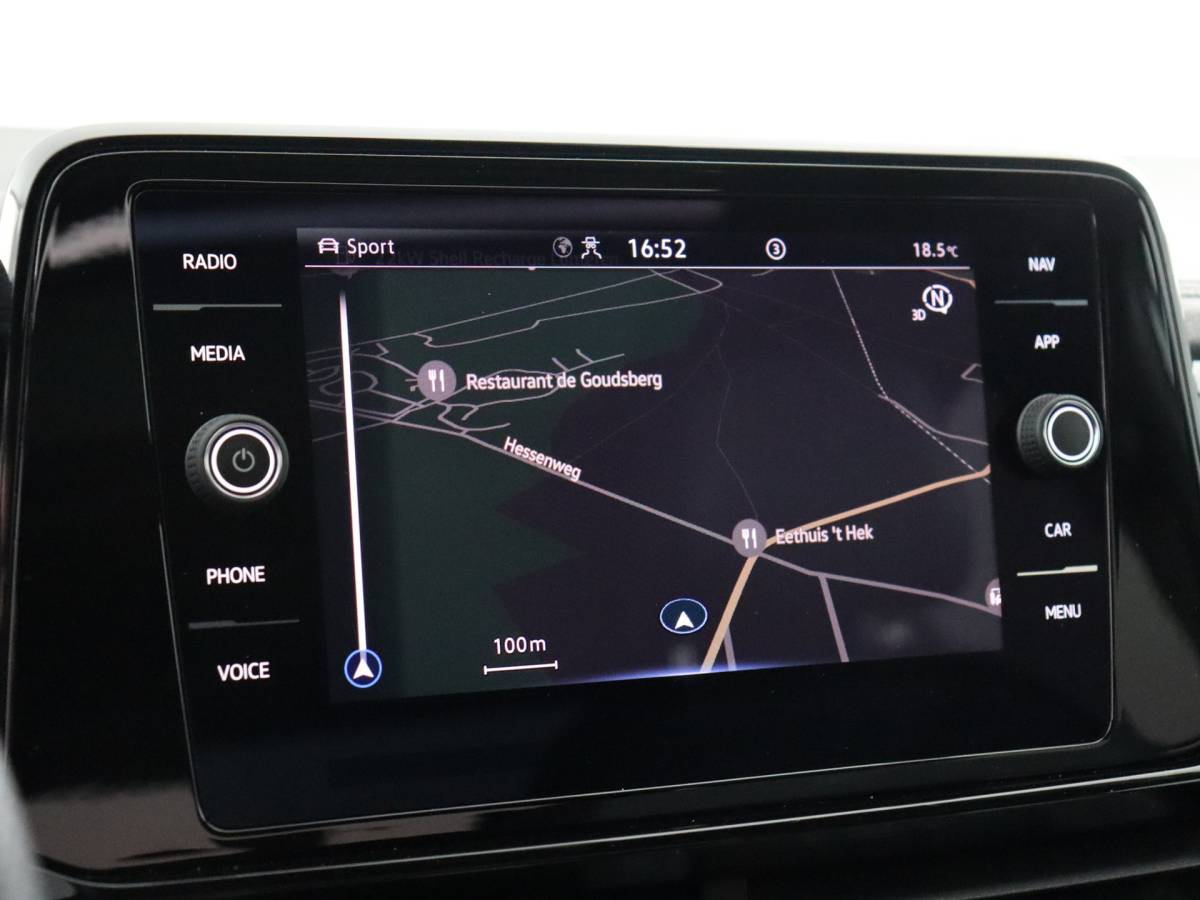 Volkswagen T-Roc Volkswagen T-Roc 1.5 TSI Style 3x R-Line (Pano / Camera / IQ Light / Navi)