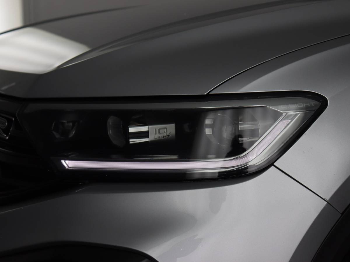 Volkswagen T-Roc Volkswagen T-Roc 1.5 TSI Style 3x R-Line (Pano / Camera / IQ Light / Navi)