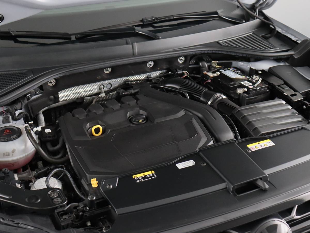 Volkswagen T-Roc Volkswagen T-Roc 1.5 TSI Style 3x R-Line (Pano / Camera / IQ Light / Navi)