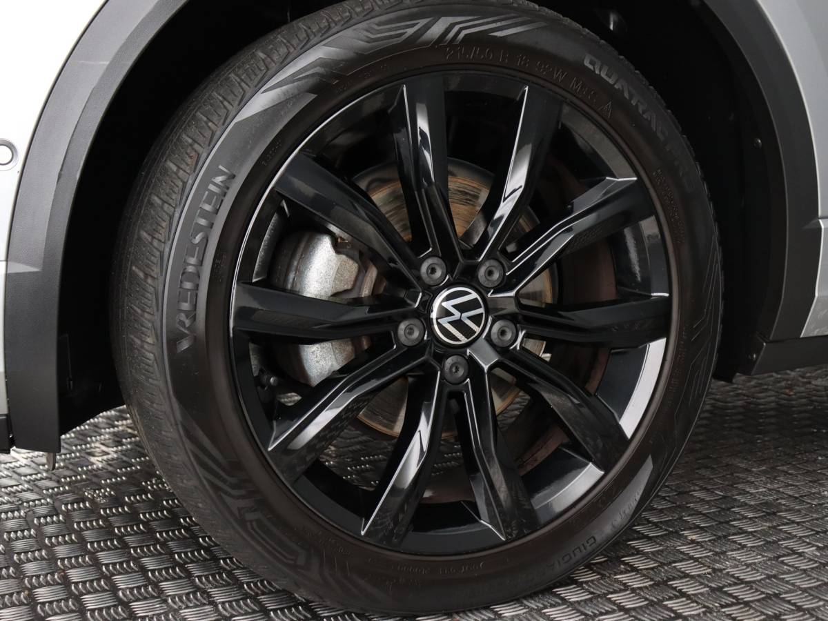 Volkswagen T-Roc Volkswagen T-Roc 1.5 TSI Style 3x R-Line (Pano / Camera / IQ Light / Navi)