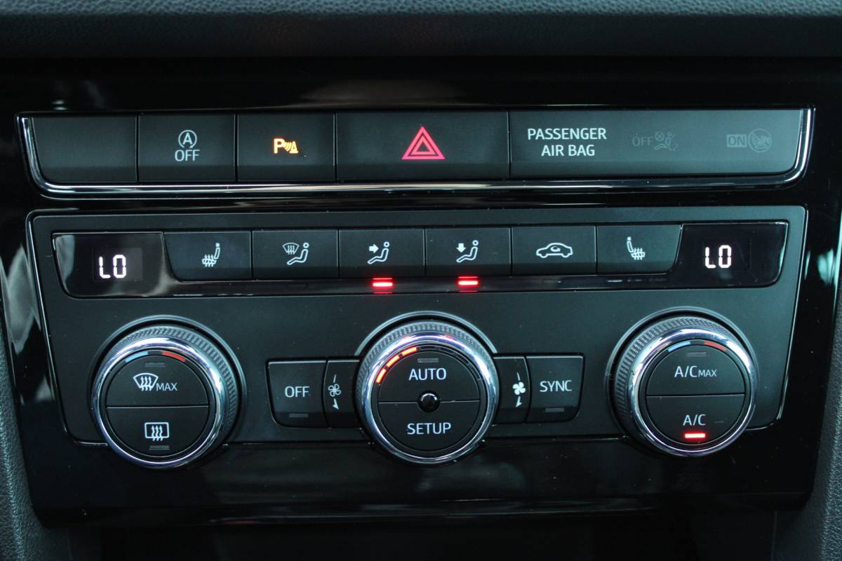 SEAT Leon SEAT Leon ST 1.0 TSI FR Ultimate Edition Full-Led Alcantara Virtual-Cockpit Beats