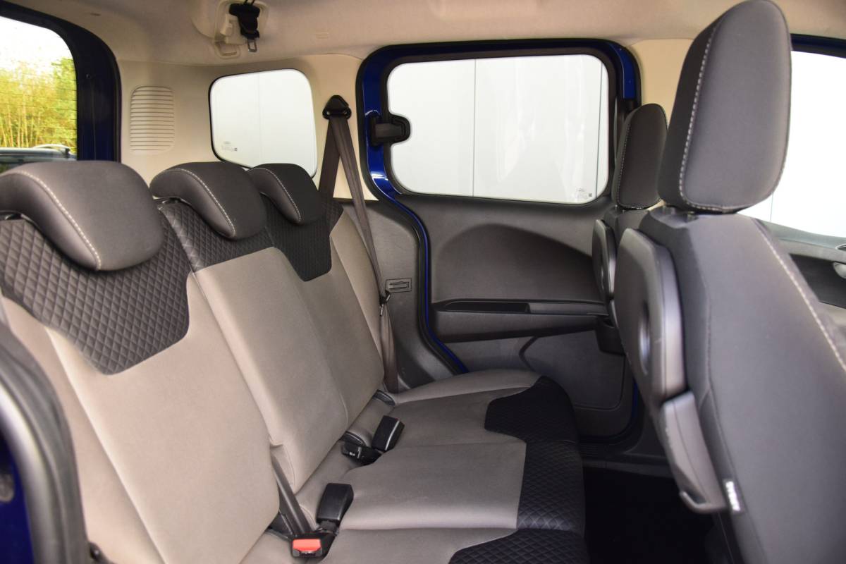 Ford Tourneo Courier Ford Tourneo Courier 1.0 Titanium 2x schuifdeur Priv/Glass Trekhaak