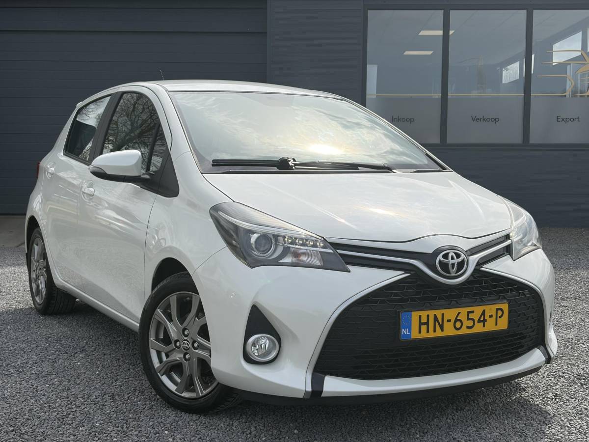 Toyota Yaris Toyota Yaris 1.3 VVT-i Dynamic 1e Eigenaar,Navi,Camera,Trekhaak,6 Bak,Clima,Cruise,Lm velgen,100pk,N.A.P,Bj 12-2015,Apk tot 12-2026