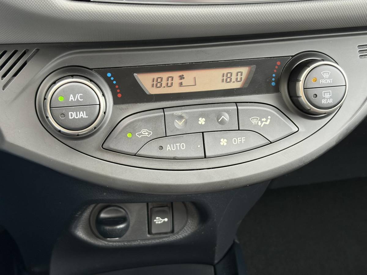 Toyota Yaris Toyota Yaris 1.3 VVT-i Dynamic 1e Eigenaar,Navi,Camera,Trekhaak,6 Bak,Clima,Cruise,Lm velgen,100pk,N.A.P,Bj 12-2015,Apk tot 12-2026