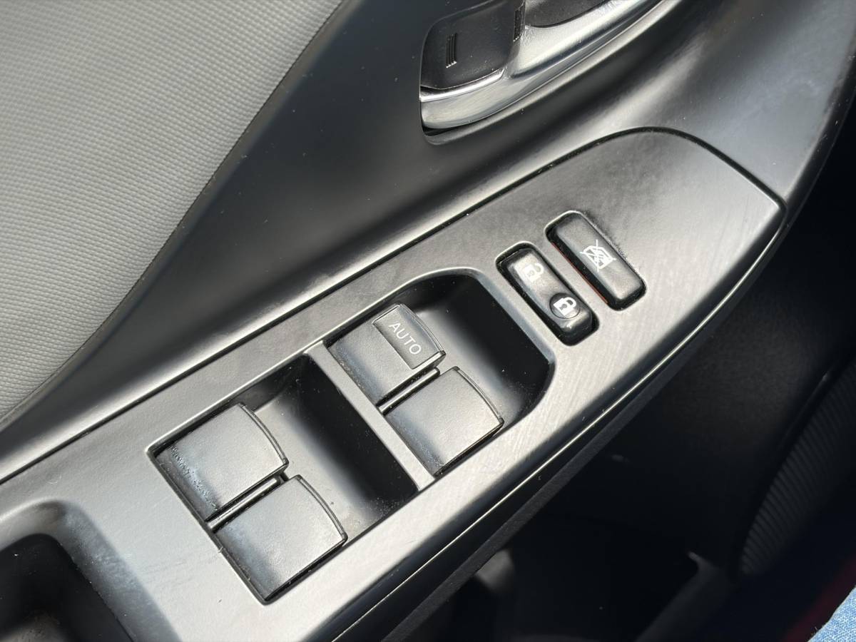 Toyota Yaris Toyota Yaris 1.3 VVT-i Dynamic 1e Eigenaar,Navi,Camera,Trekhaak,6 Bak,Clima,Cruise,Lm velgen,100pk,N.A.P,Bj 12-2015,Apk tot 12-2026