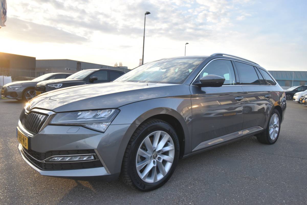 Škoda Superb ŠKODA Superb Combi 1.4 TSI iV Business Edition Plus , CLIMATR , NAVI , VIRTUAL COCKPIT , LED KOPL , PDC V+A ,