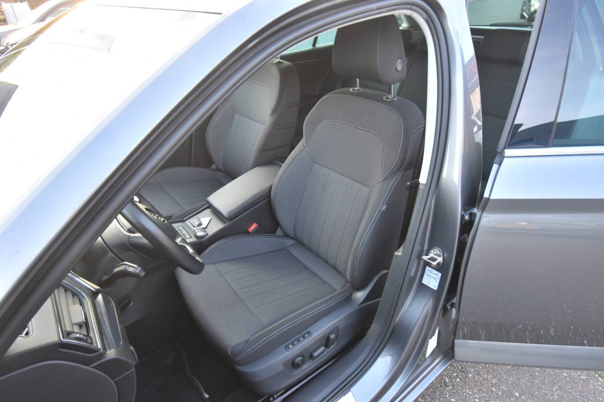 Škoda Superb ŠKODA Superb Combi 1.4 TSI iV Business Edition Plus , CLIMATR , NAVI , VIRTUAL COCKPIT , LED KOPL , PDC V+A ,