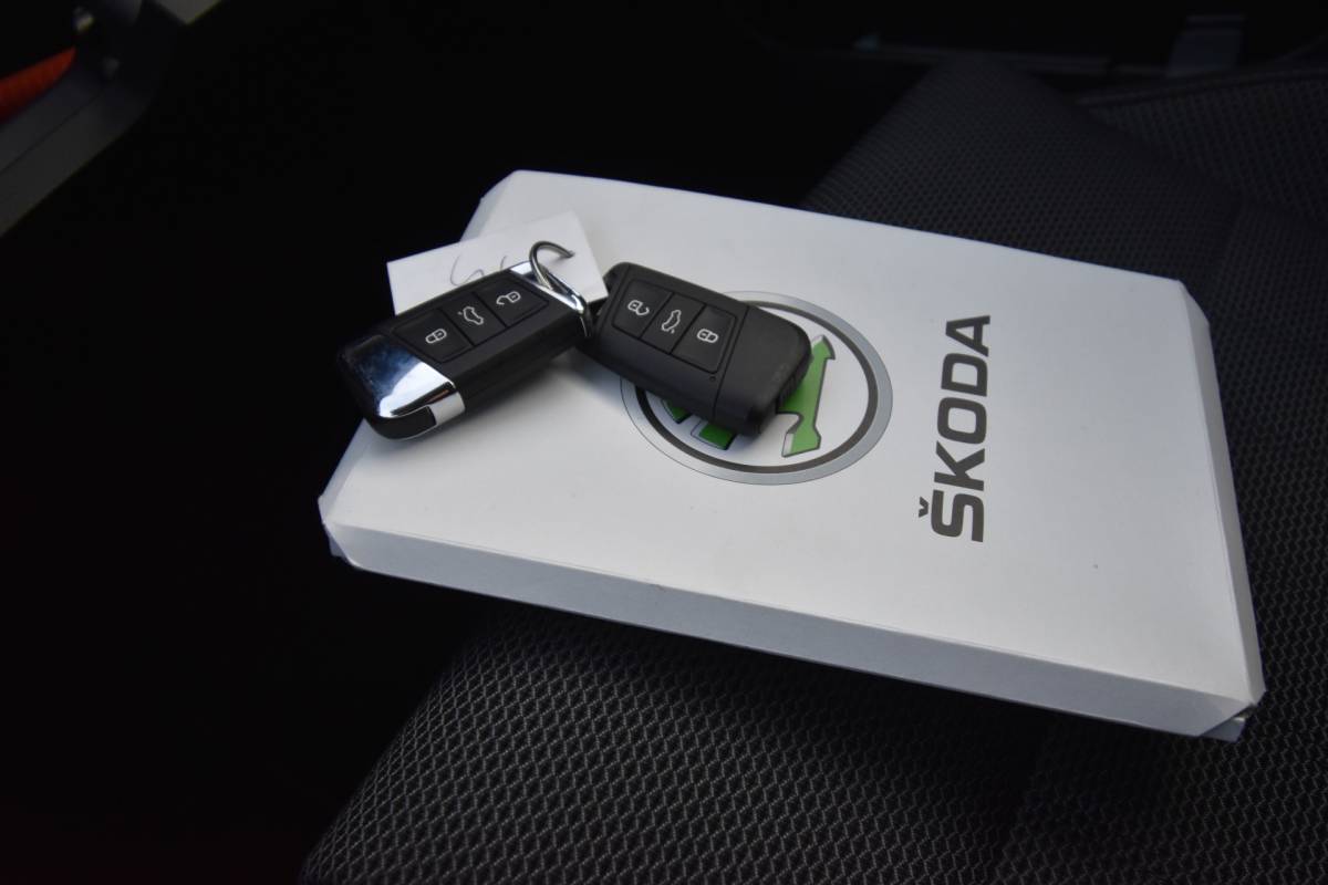 Škoda Superb ŠKODA Superb Combi 1.4 TSI iV Business Edition Plus , CLIMATR , NAVI , VIRTUAL COCKPIT , LED KOPL , PDC V+A ,