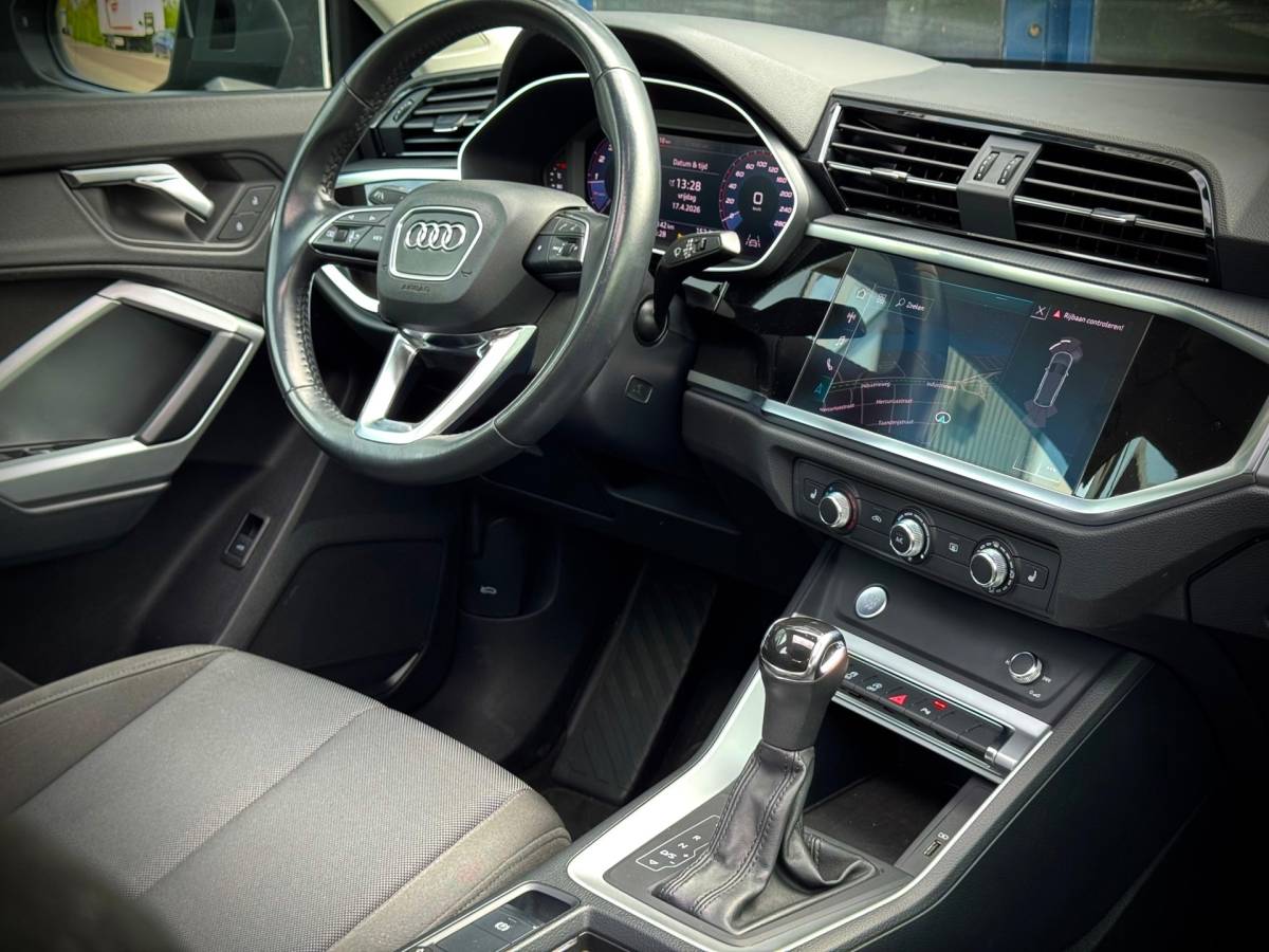 Audi Q3 Audi Q3 35 TFSI | PANO | MATRIXX| CARPLAY | KEYLESS |