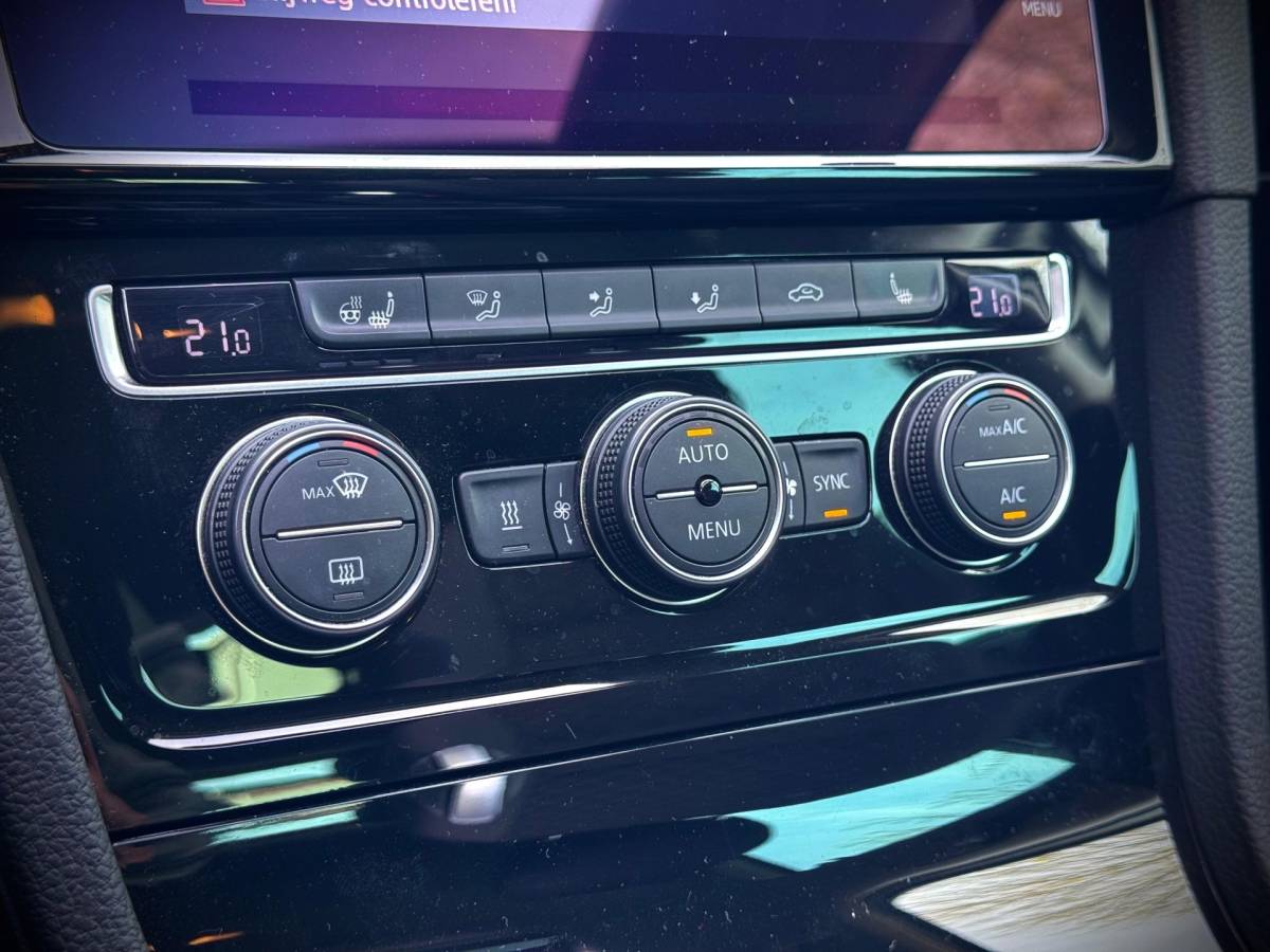 Volkswagen Golf Volkswagen Golf 1.5 TSI Highline | PANO | LED | KEYLESS | CAMERA | NAVI |