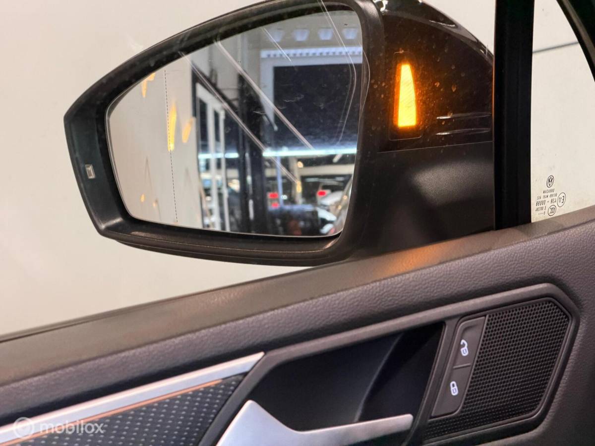 Volkswagen Tiguan Volkswagen Tiguan 1.5 TSI 3x R-Line Panorama/Black Style/HUD