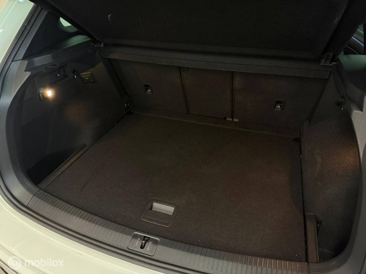 Volkswagen Tiguan Volkswagen Tiguan 1.5 TSI 3x R-Line Panorama/Black Style/Trekhaak