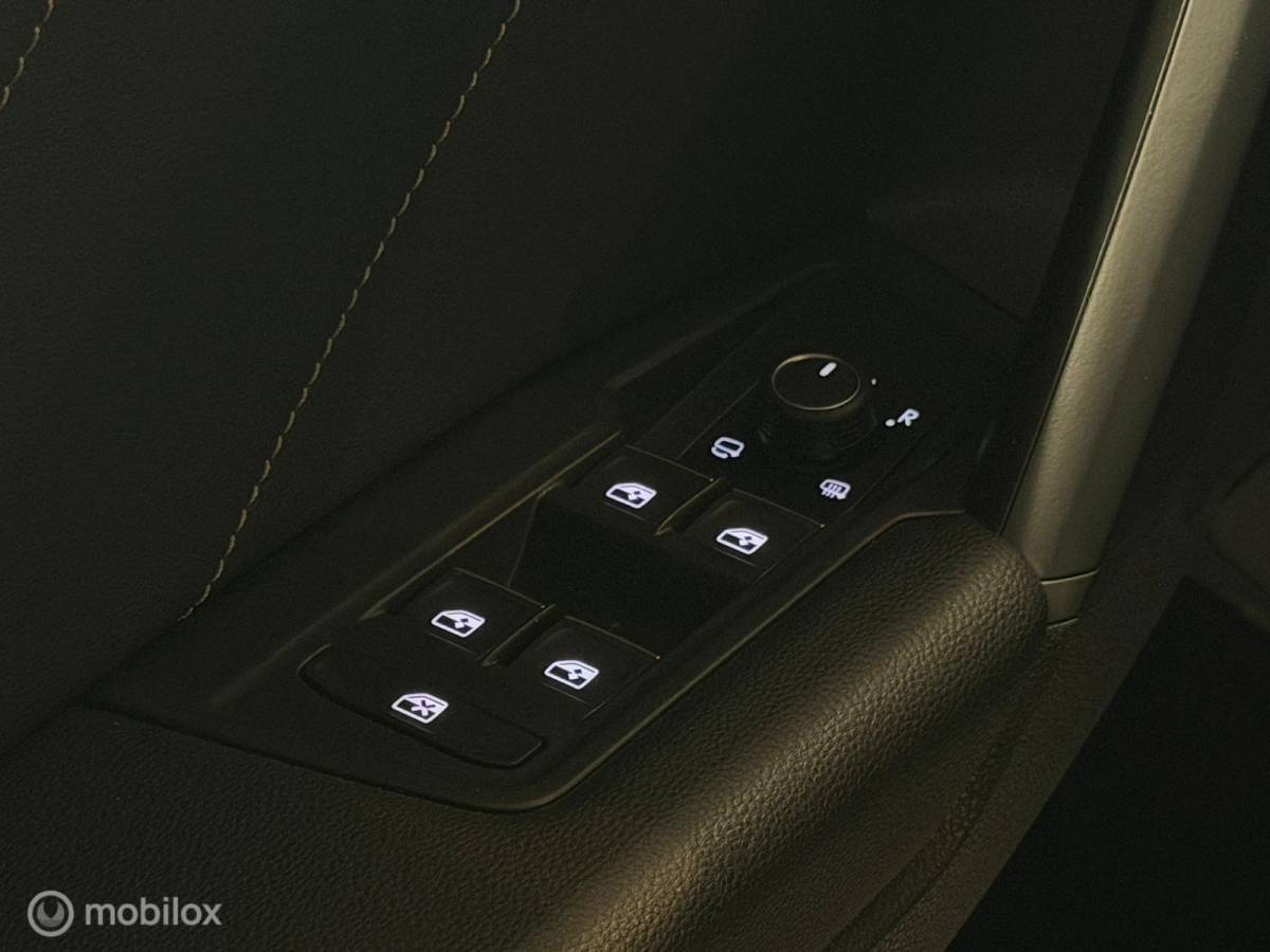 Volkswagen Tiguan Volkswagen Tiguan 1.5 TSI 3x R-Line Panorama/Black Style/Trekhaak