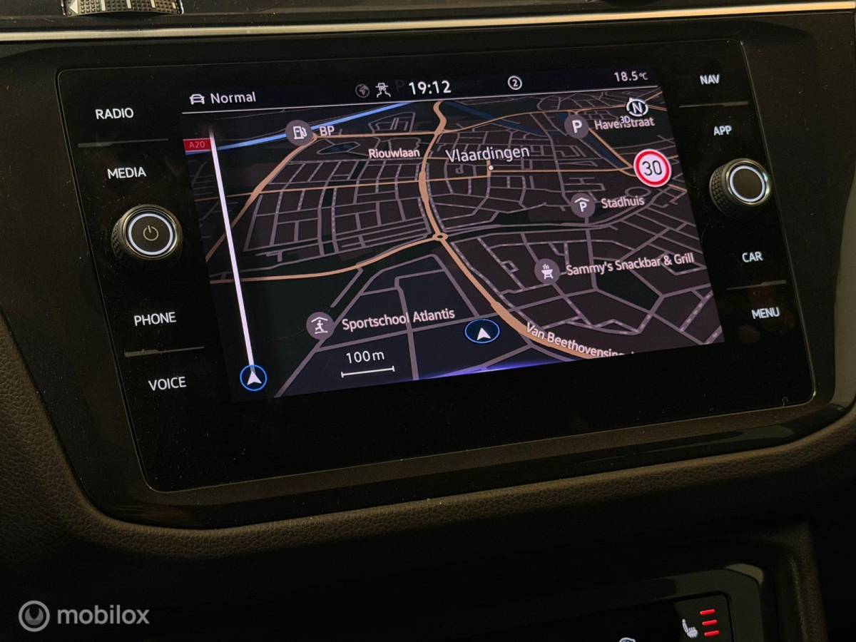 Volkswagen Tiguan Volkswagen Tiguan 1.5 TSI 3x R-Line Panorama/Black Style/Trekhaak