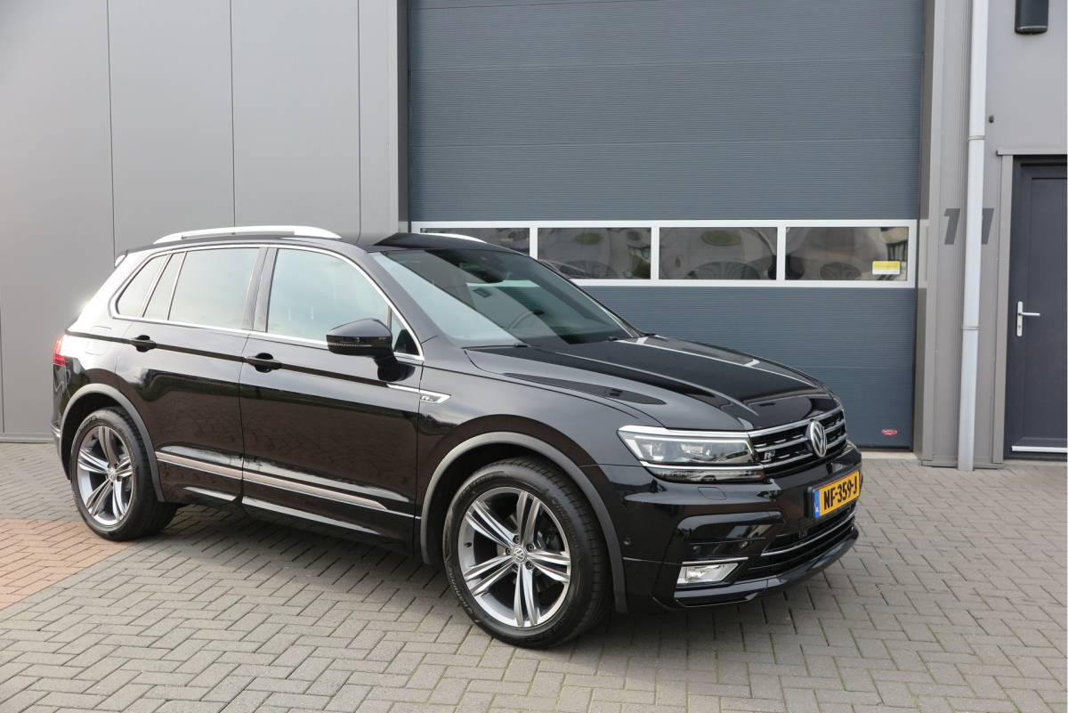 Volkswagen Tiguan Volkswagen Tiguan 1.4 TSI 92kw 125pk R-Line  Connected Series, Trekhaak afneembaar , Lane assist, Cruise control , Carplay , Navi, PDC, Achteruitrijcamera , LMV. Parkeerassistent . etc