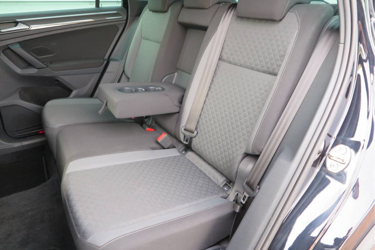 Volkswagen Tiguan Volkswagen Tiguan 1.4 TSI 92kw 125pk R-Line  Connected Series, Trekhaak afneembaar , Lane assist, Cruise control , Carplay , Navi, PDC, Achteruitrijcamera , LMV. Parkeerassistent . etc