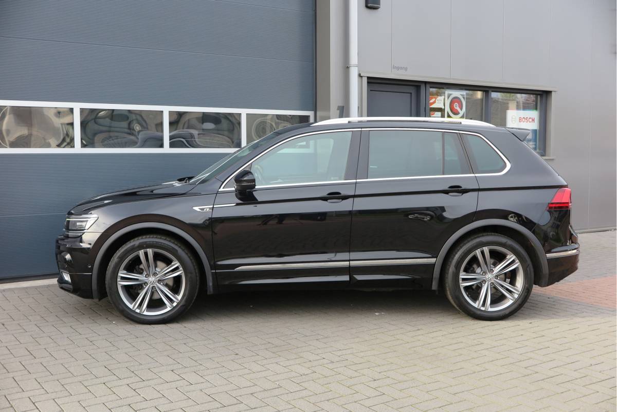 Volkswagen Tiguan Volkswagen Tiguan 1.4 TSI 92kw 125pk R-Line  Connected Series, Trekhaak afneembaar , Lane assist, Cruise control , Carplay , Navi, PDC, Achteruitrijcamera , LMV. Parkeerassistent . etc